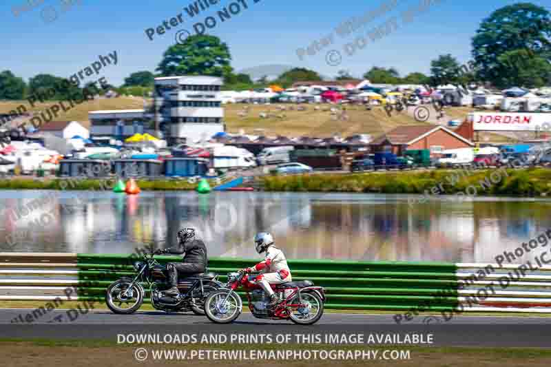 Vintage motorcycle club;eventdigitalimages;mallory park;mallory park trackday photographs;no limits trackdays;peter wileman photography;trackday digital images;trackday photos;vmcc festival 1000 bikes photographs
